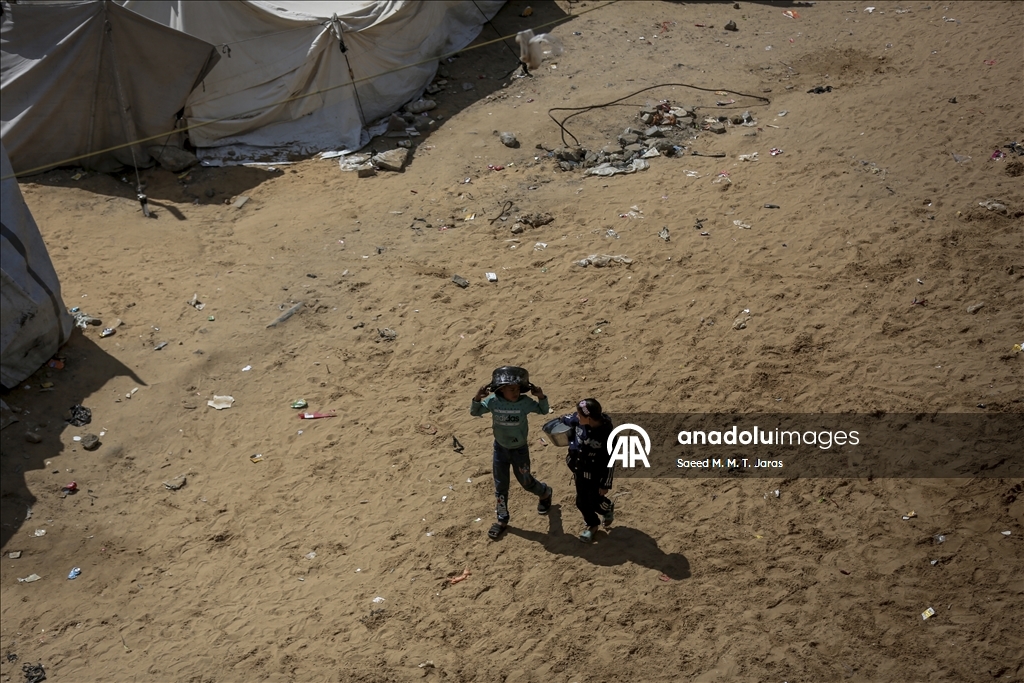 Перемещенные палестинцы в городе Газа укрылись на территории университетского городка