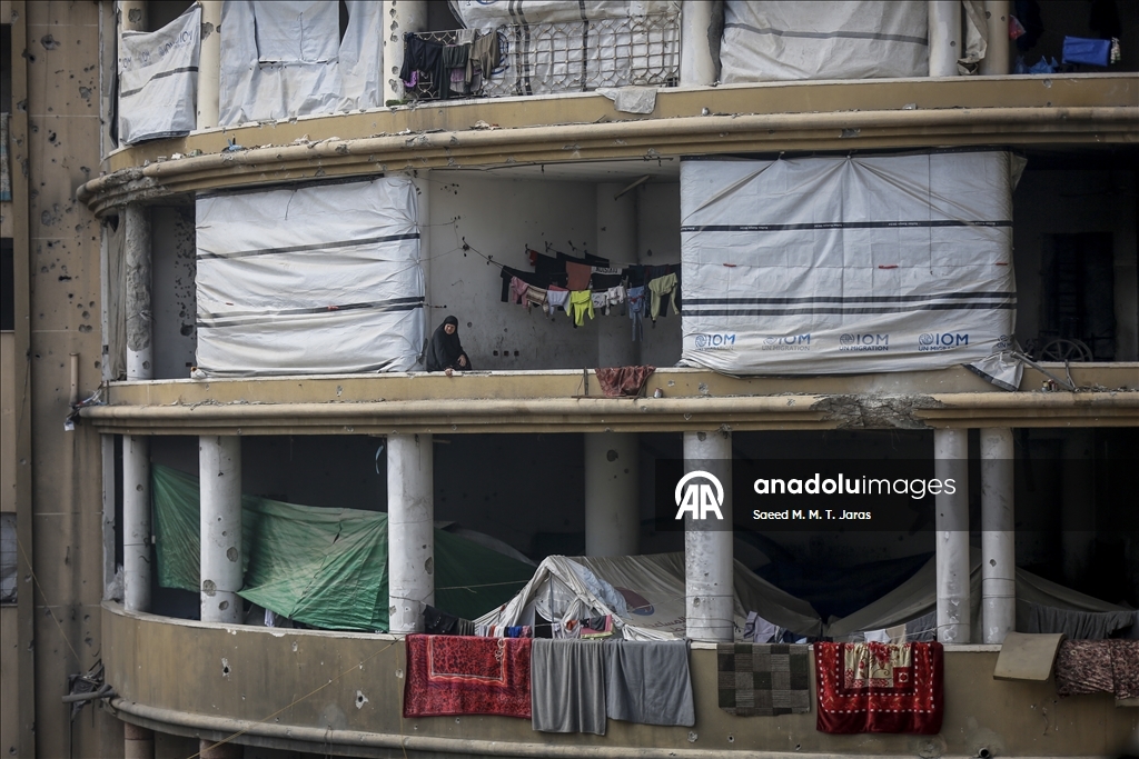 Перемещенные палестинцы в городе Газа укрылись на территории университетского городка