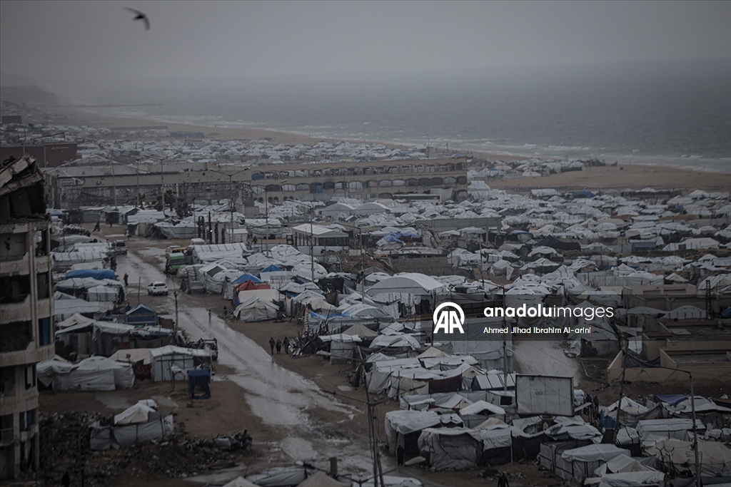 В порту Газы палатки оказались под водой из-за ливня