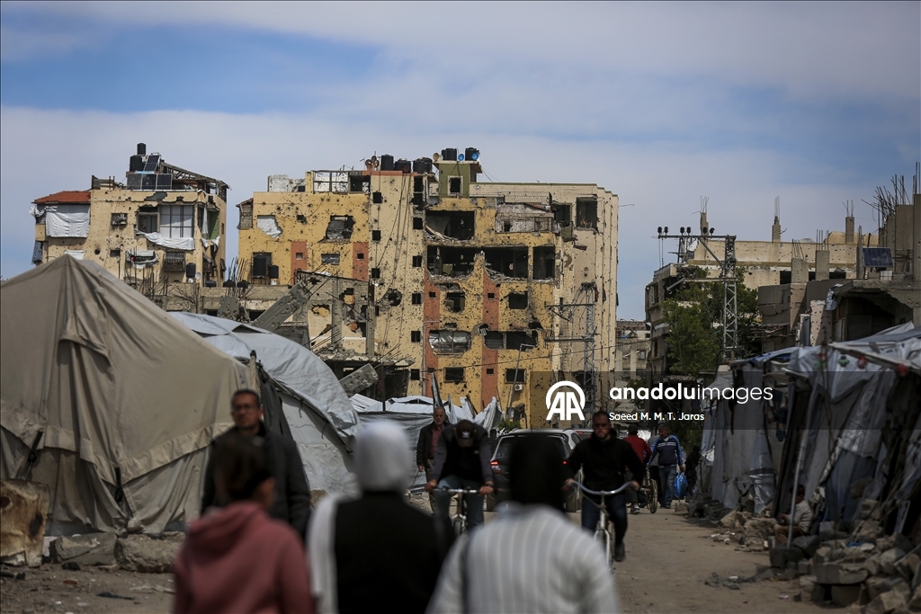 Перемещенные палестинцы в городе Газа укрылись на территории университетского городка