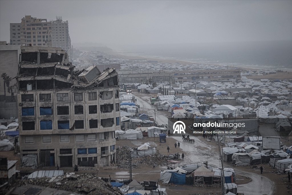 В порту Газы палатки оказались под водой из-за ливня