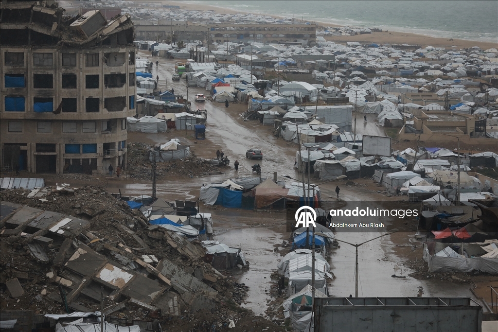 Displaced Palestinians in Gaza struggle with harsh winter conditions