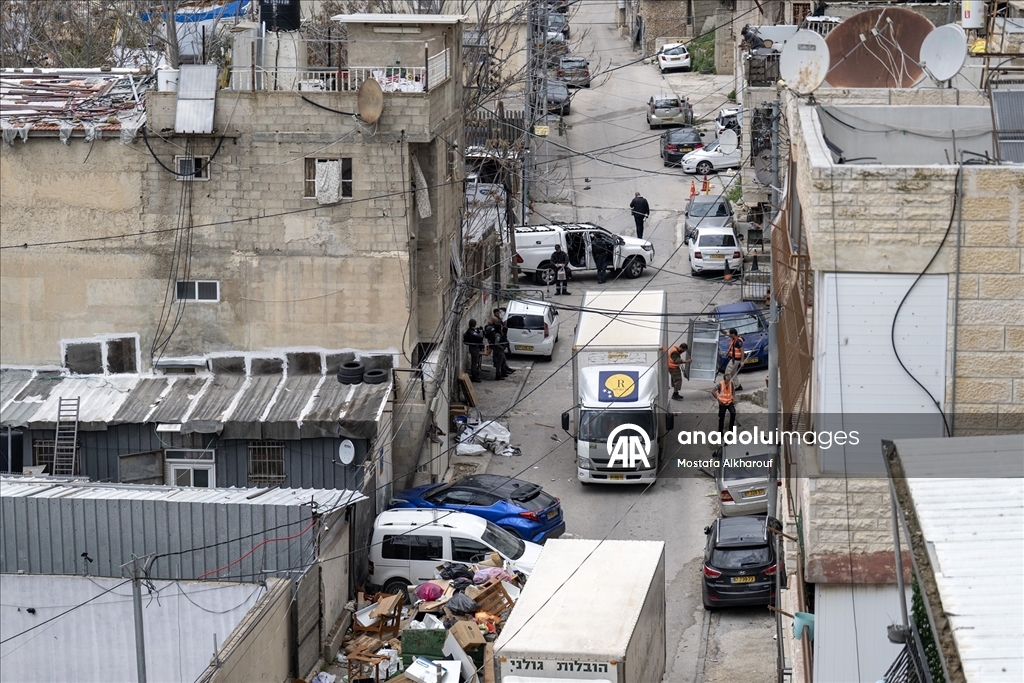 Filistin topraklarını gasbeden İsrailliler, işgal altındaki Doğu Kudüs’te 13 daireye el koydu