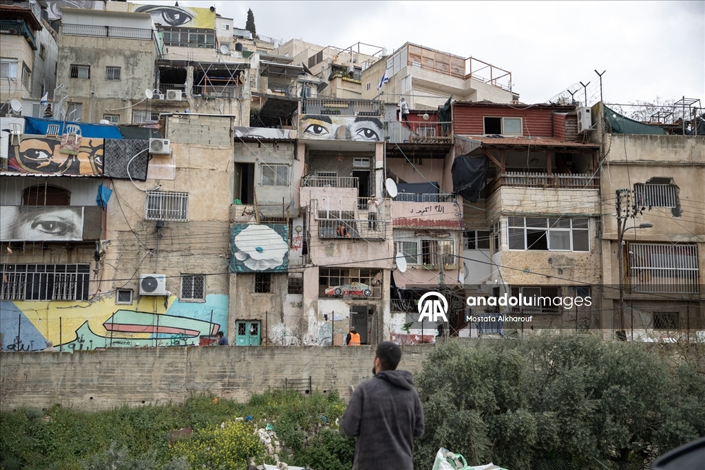 Filistin topraklarını gasbeden İsrailliler, işgal altındaki Doğu Kudüs’te 13 daireye el koydu