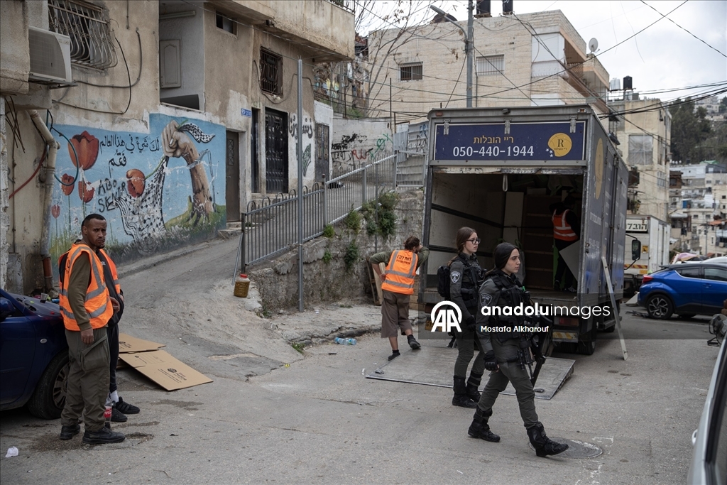 Filistin topraklarını gasbeden İsrailliler, işgal altındaki Doğu Kudüs’te 13 daireye el koydu