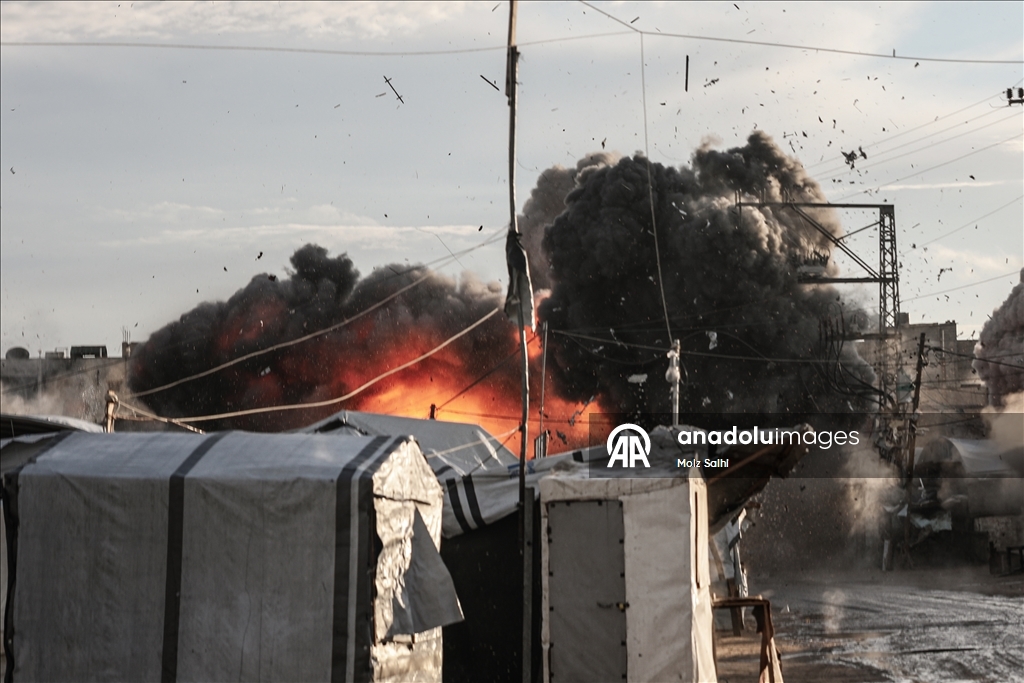 После нападения Израиля на Дейр-Белах поднялись пламя