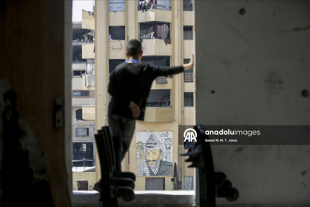 Gazze kentinde yerinden edilen Filistinliler üniversite yerleşkesine sığındı