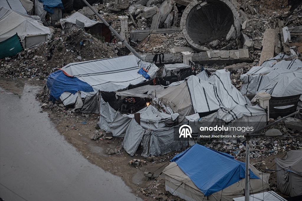 В порту Газы палатки оказались под водой из-за ливня