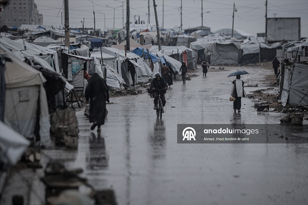 В порту Газы палатки оказались под водой из-за ливня