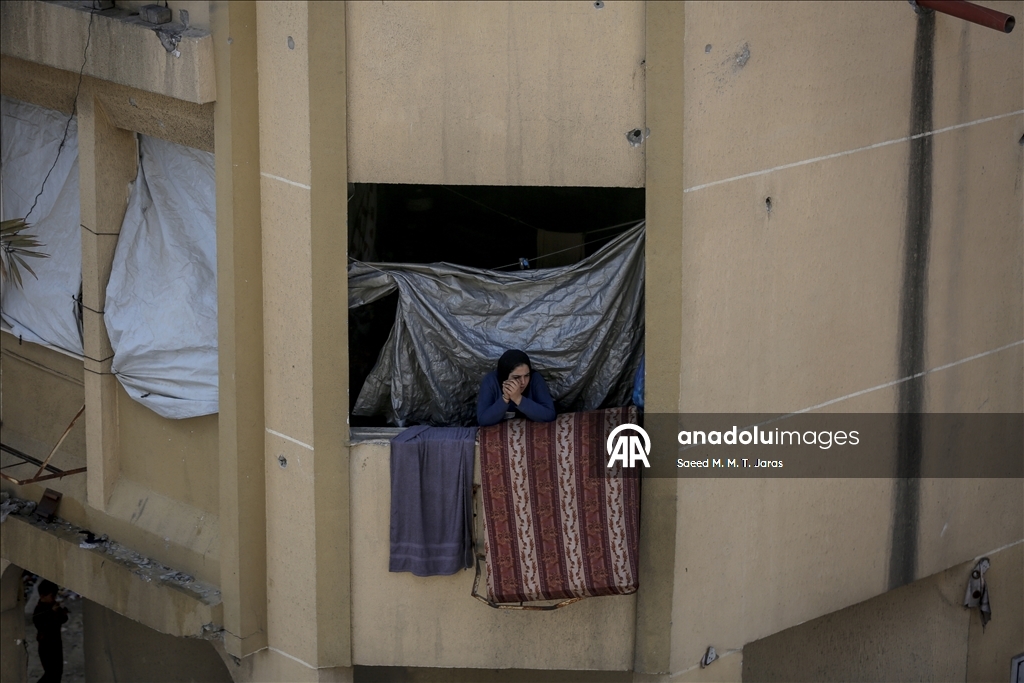 Gazze kentinde yerinden edilen Filistinliler üniversite yerleşkesine sığındı