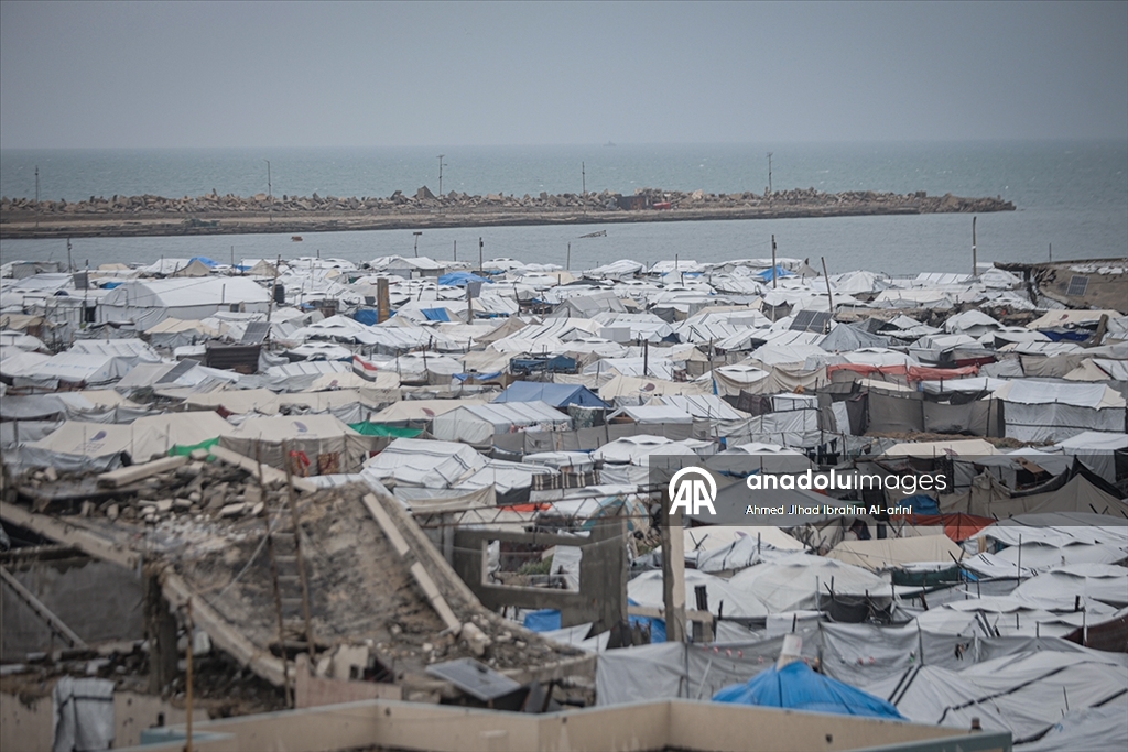 В порту Газы палатки оказались под водой из-за ливня