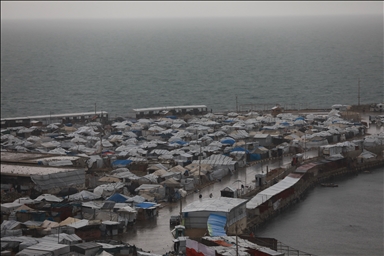 Displaced Palestinians in Gaza struggle with harsh winter conditions