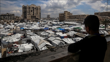 Gazze kentinde yerinden edilen Filistinliler üniversite yerleşkesine sığındı