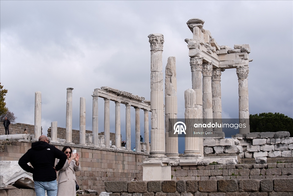 Tarih meraklılarının uğrak noktası: Bergama Akropolü