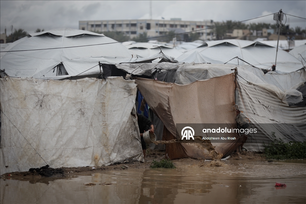 Мощные ливни в секторе Газа негативно повлияли на палестинцев, ютящихся в палатках