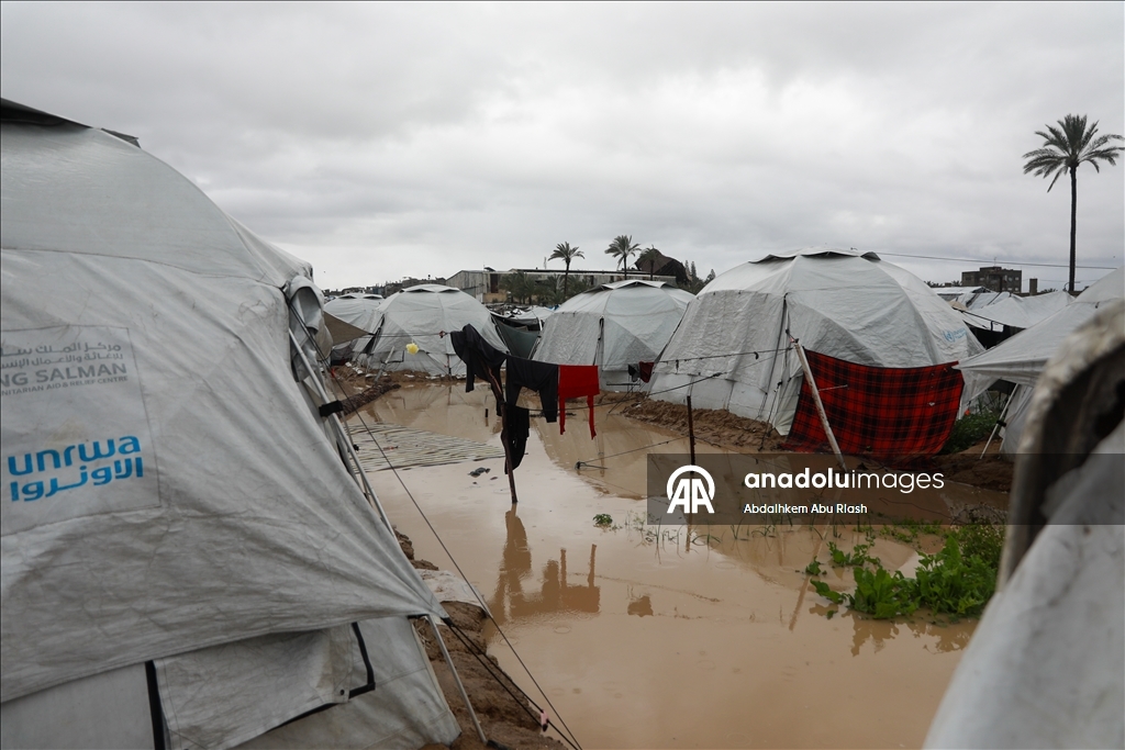 Мощные ливни в секторе Газа негативно повлияли на палестинцев, ютящихся в палатках