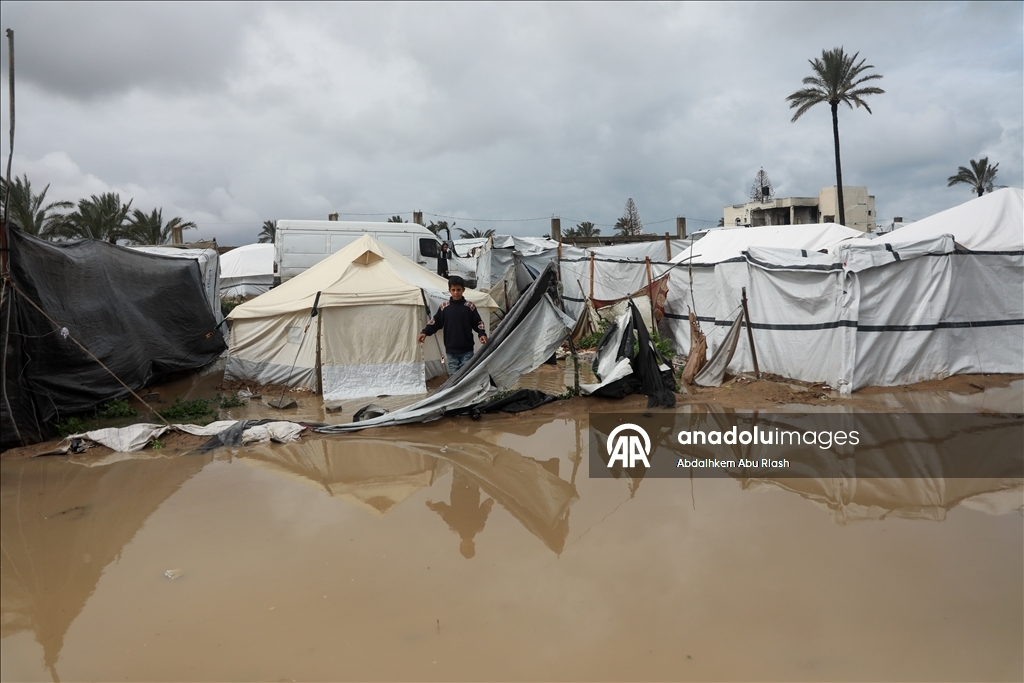 Мощные ливни в секторе Газа негативно повлияли на палестинцев, ютящихся в палатках