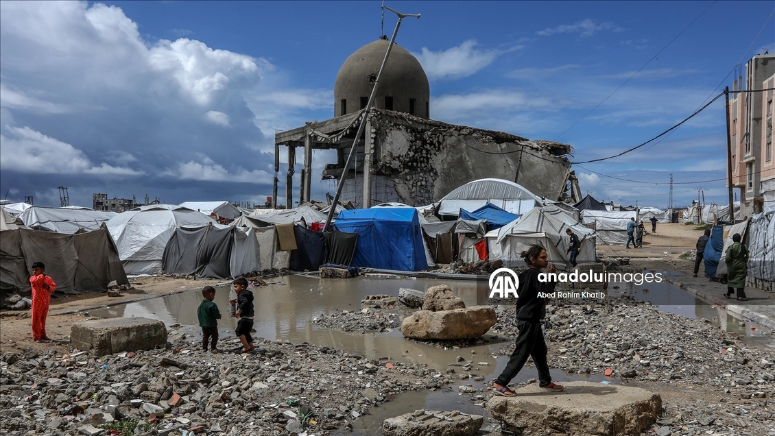 Gazze'de etkili olan yağmur çadırlarda kalan Filistinlileri olumsuz etkiledi