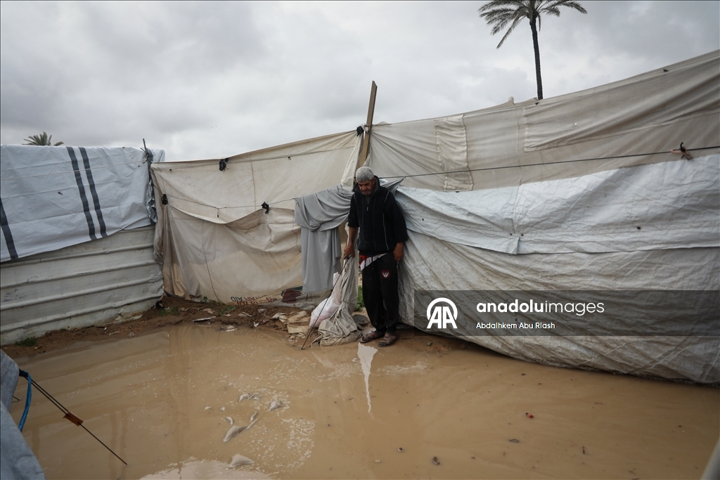 Мощные ливни в секторе Газа негативно повлияли на палестинцев, ютящихся в палатках