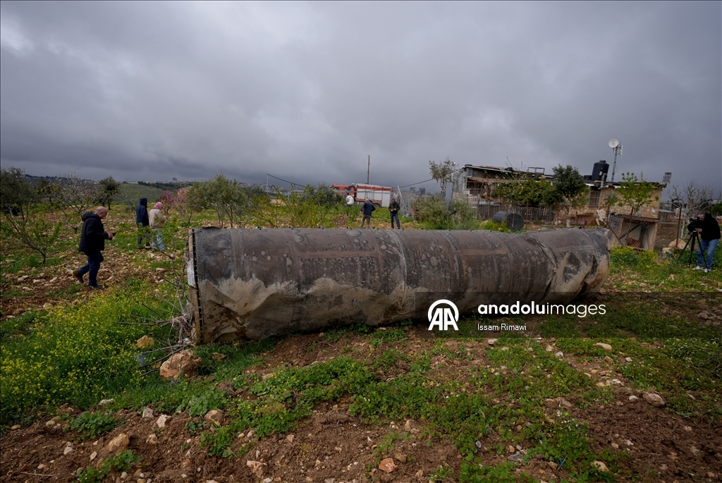 Фрагменты ракет, упавшие на оккупированном Западном берегу, причинили ущерб в ряде районов