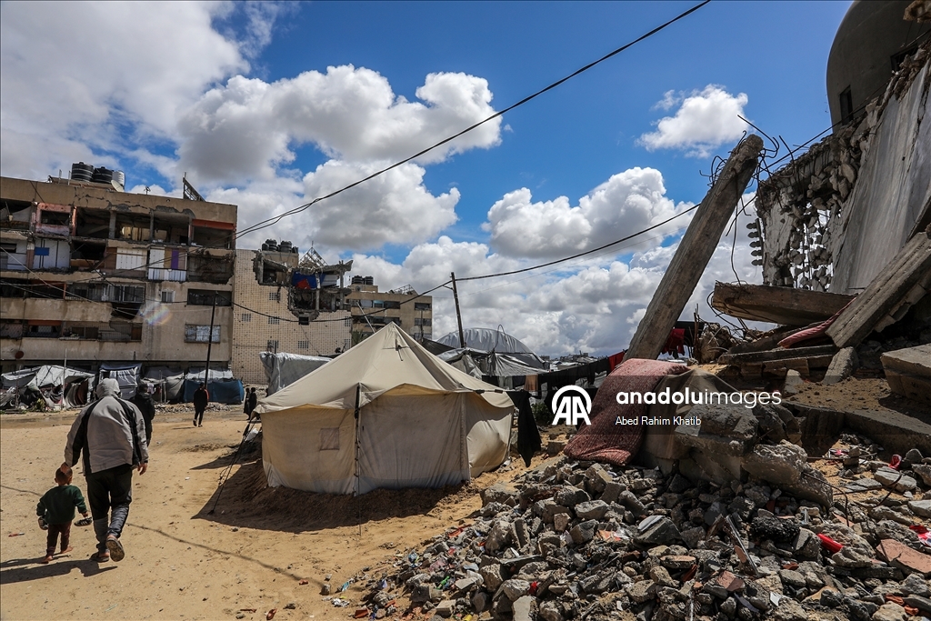 Gazze'de etkili olan yağmur çadırlarda kalan Filistinlileri olumsuz etkiledi