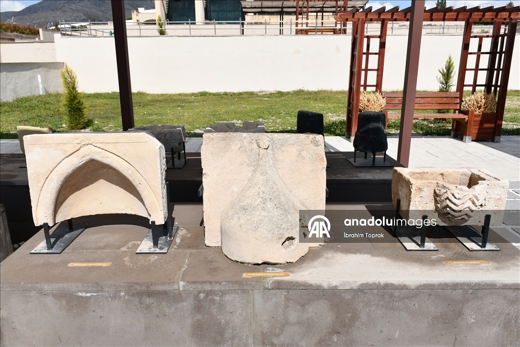 147 исторических артефактов, обнаруженных в Хасанкейфе, впервые представлены публике