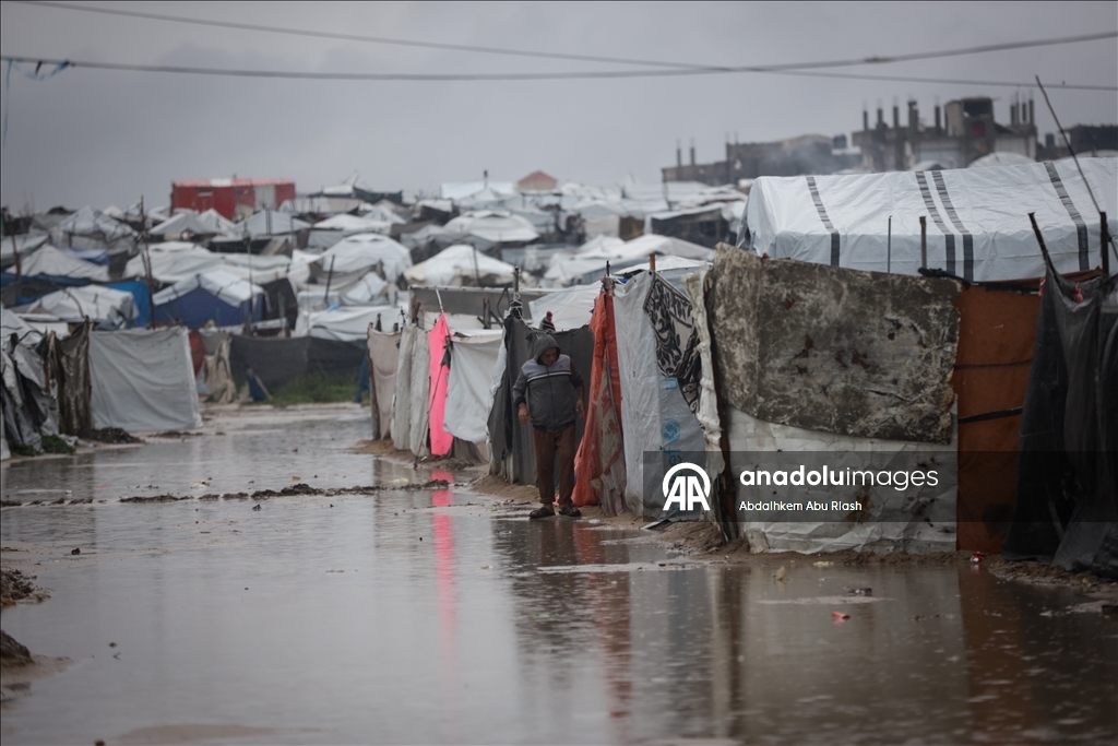 Мощные ливни в секторе Газа негативно повлияли на палестинцев, ютящихся в палатках