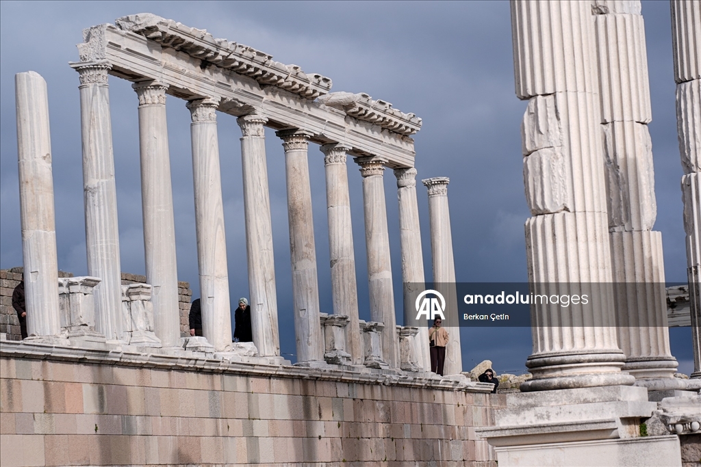 Tarih meraklılarının uğrak noktası: Bergama Akropolü