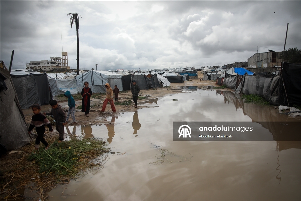 Мощные ливни в секторе Газа негативно повлияли на палестинцев, ютящихся в палатках