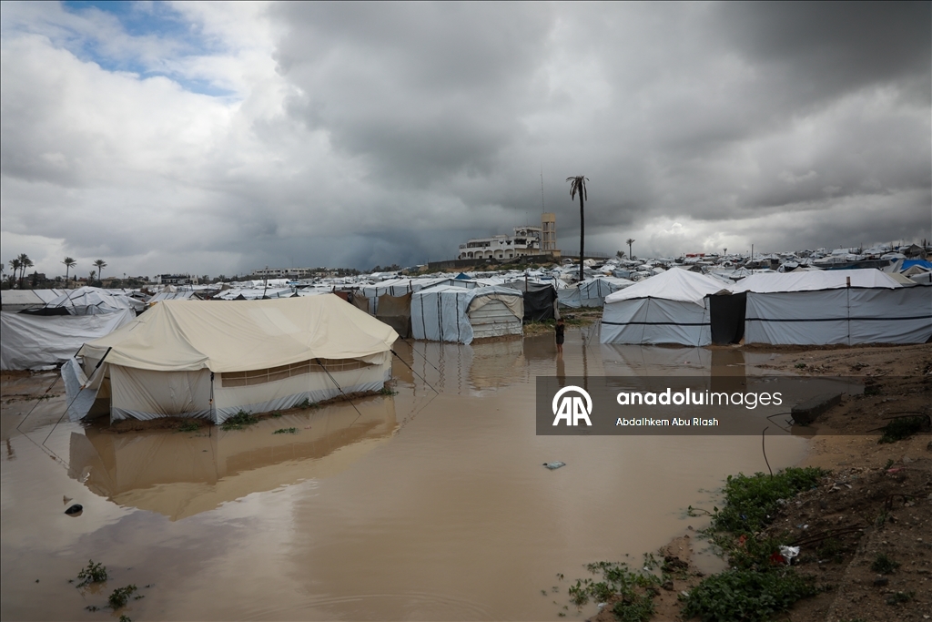 Мощные ливни в секторе Газа негативно повлияли на палестинцев, ютящихся в палатках