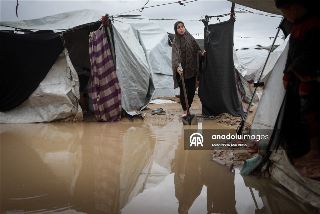 Мощные ливни в секторе Газа негативно повлияли на палестинцев, ютящихся в палатках
