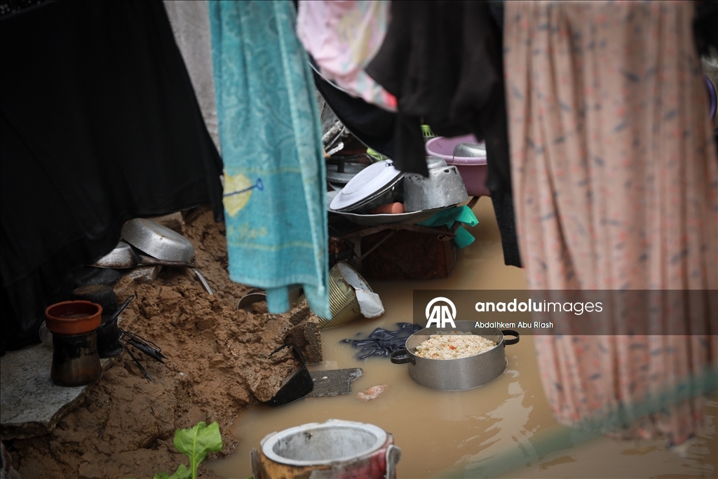 Мощные ливни в секторе Газа негативно повлияли на палестинцев, ютящихся в палатках