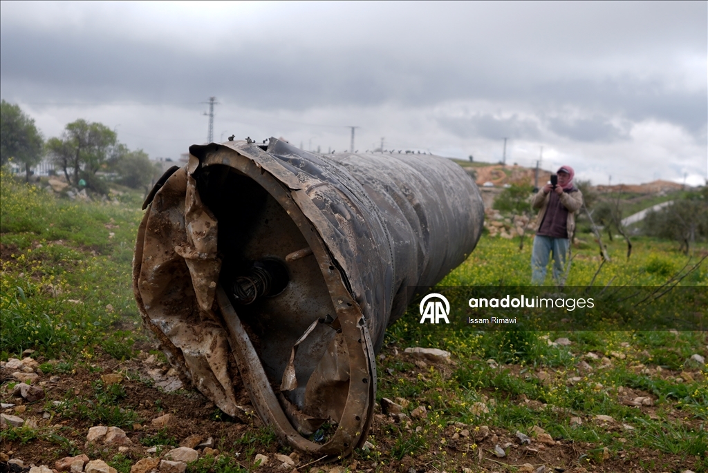 Фрагменты ракет, упавшие на оккупированном Западном берегу, причинили ущерб в ряде районов