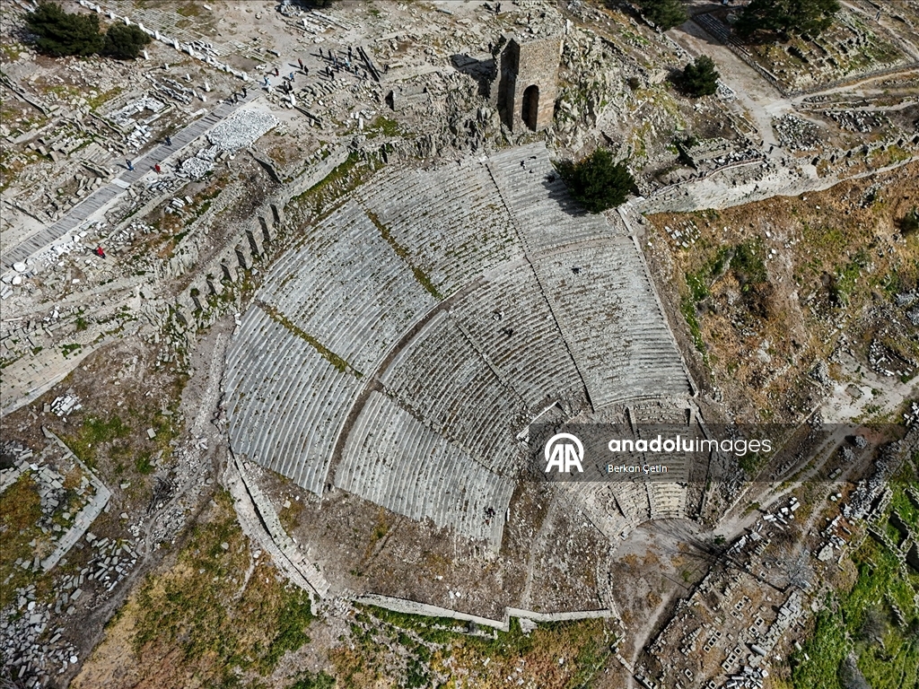 Tarih meraklılarının uğrak noktası: Bergama Akropolü