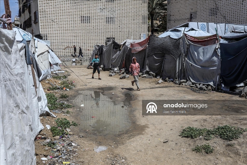 Gazze'de etkili olan yağmur çadırlarda kalan Filistinlileri olumsuz etkiledi