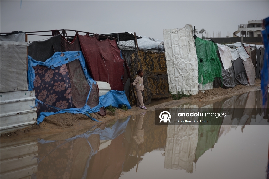 Мощные ливни в секторе Газа негативно повлияли на палестинцев, ютящихся в палатках