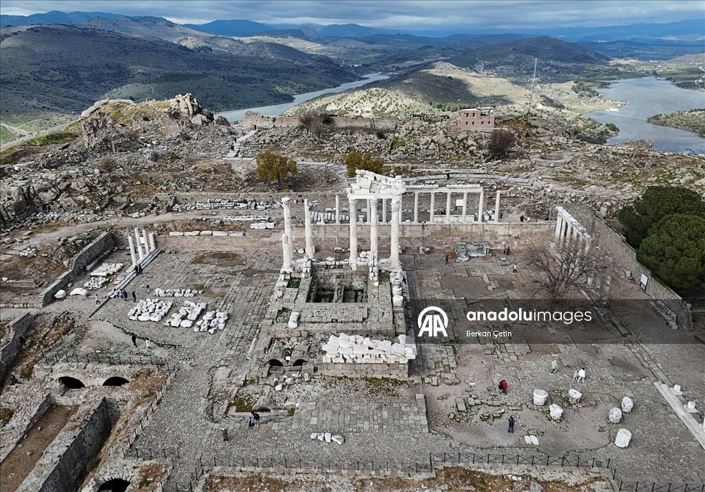 Tarih meraklılarının uğrak noktası: Bergama Akropolü