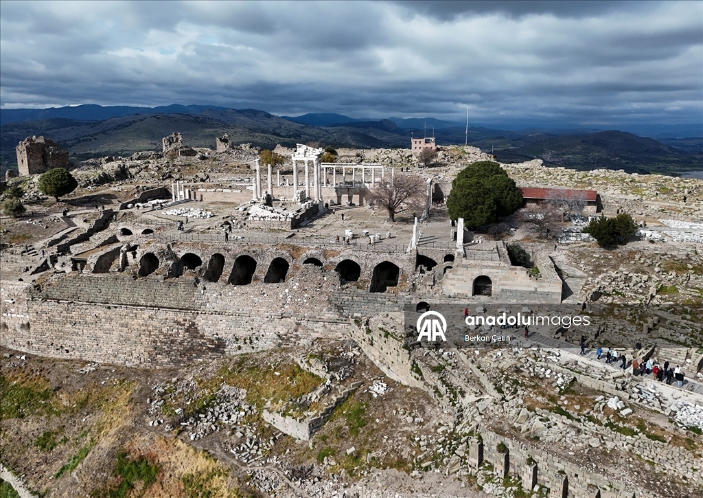 Tarih meraklılarının uğrak noktası: Bergama Akropolü