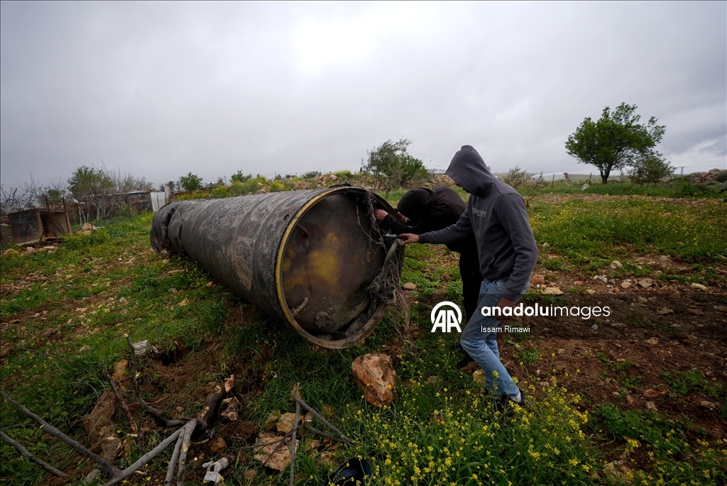 Фрагменты ракет, упавшие на оккупированном Западном берегу, причинили ущерб в ряде районов