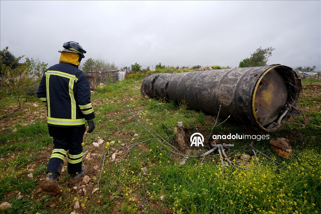 Фрагменты ракет, упавшие на оккупированном Западном берегу, причинили ущерб в ряде районов
