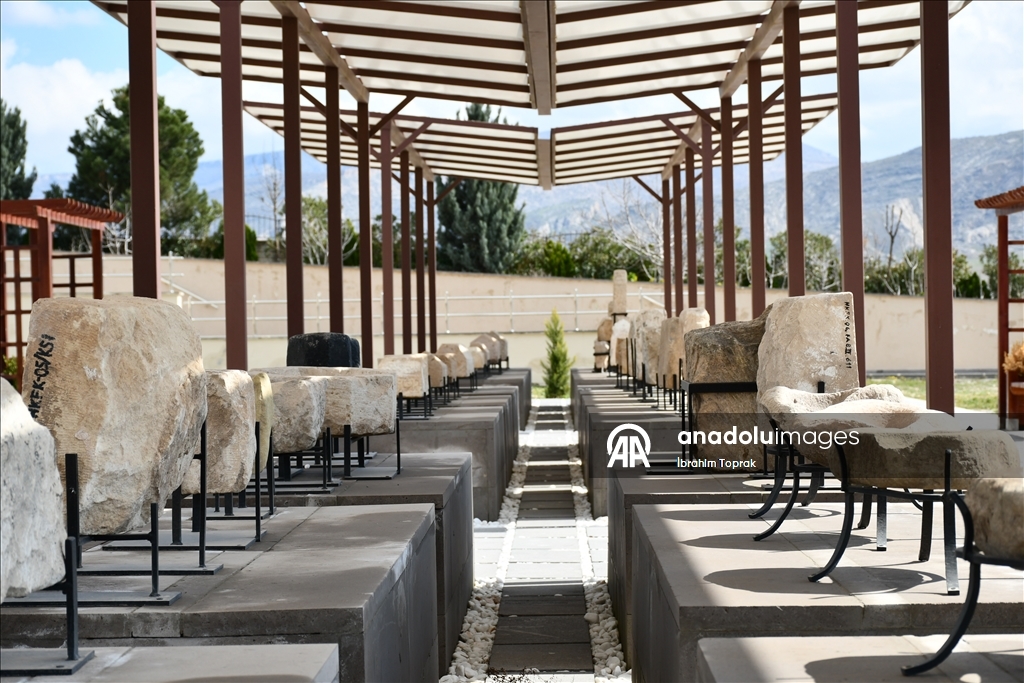 147 исторических артефактов, обнаруженных в Хасанкейфе, впервые представлены публике