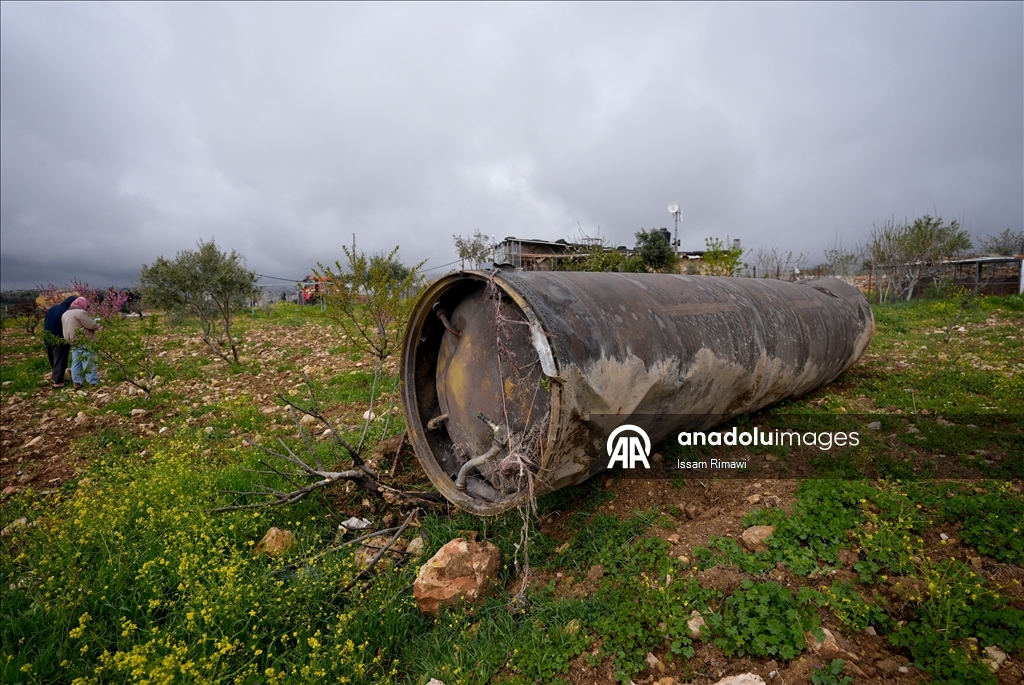 Фрагменты ракет, упавшие на оккупированном Западном берегу, причинили ущерб в ряде районов