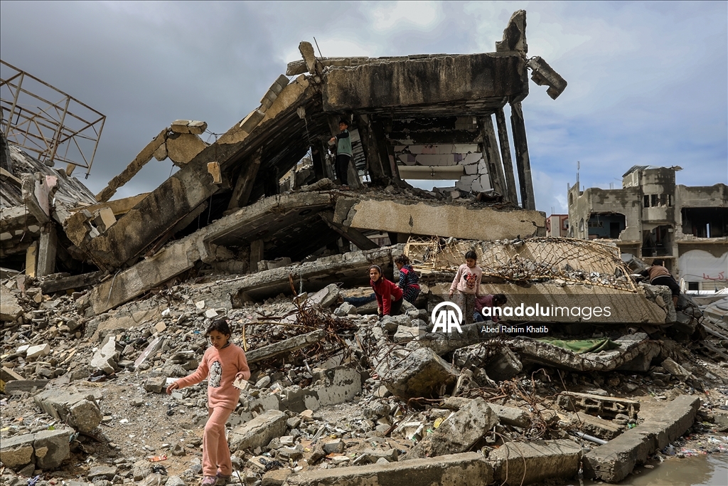 Gazze'de etkili olan yağmur çadırlarda kalan Filistinlileri olumsuz etkiledi