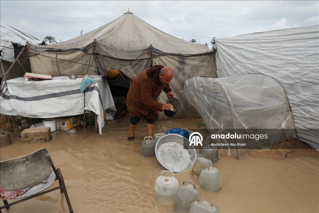 Мощные ливни в секторе Газа негативно повлияли на палестинцев, ютящихся в палатках