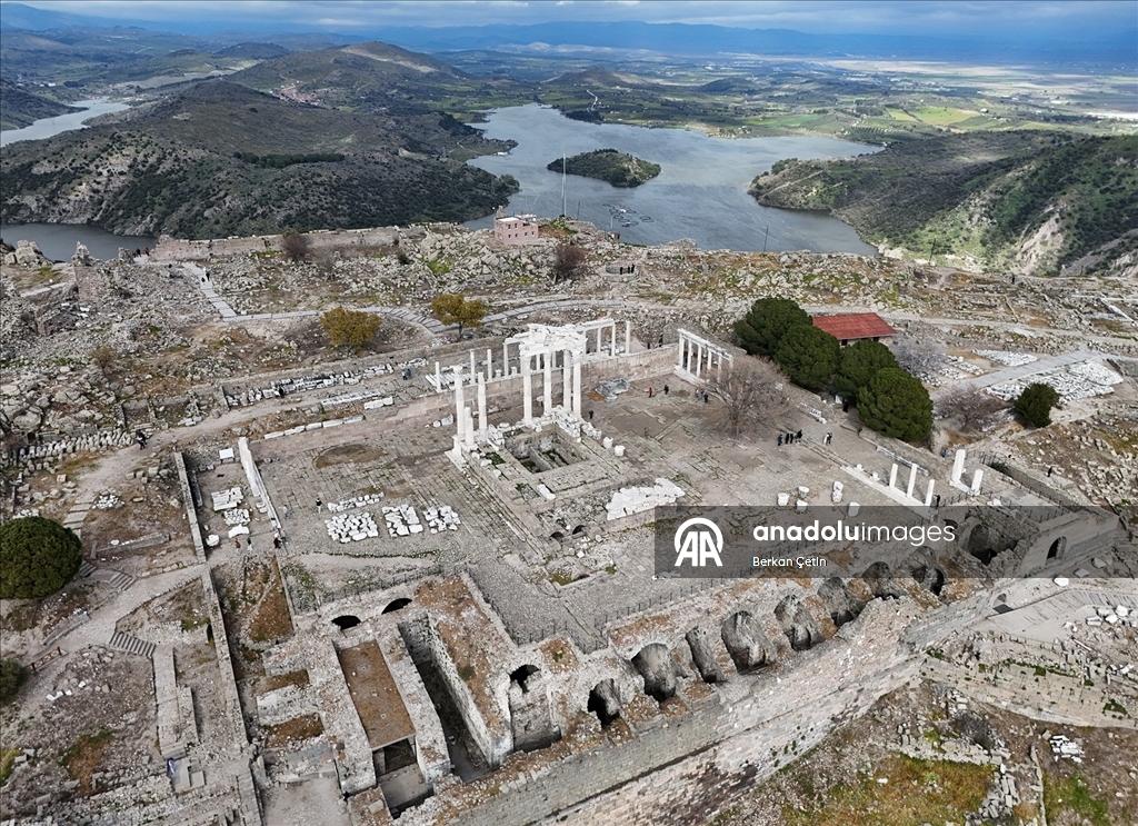 Tarih meraklılarının uğrak noktası: Bergama Akropolü