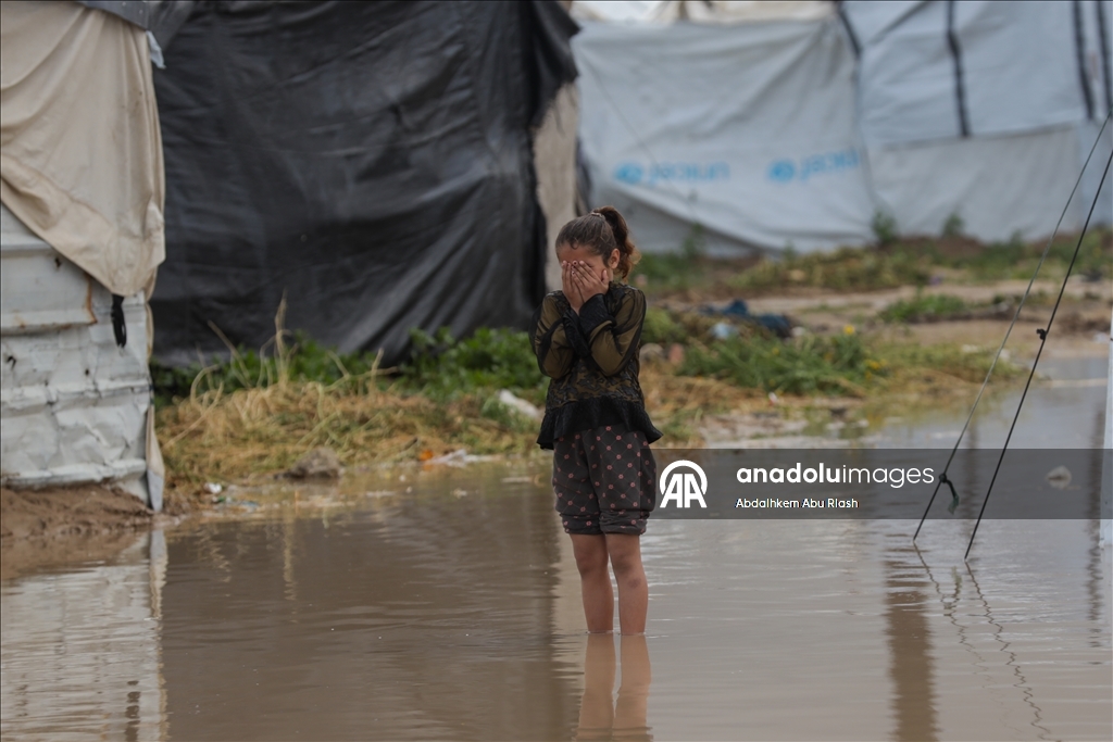 Мощные ливни в секторе Газа негативно повлияли на палестинцев, ютящихся в палатках