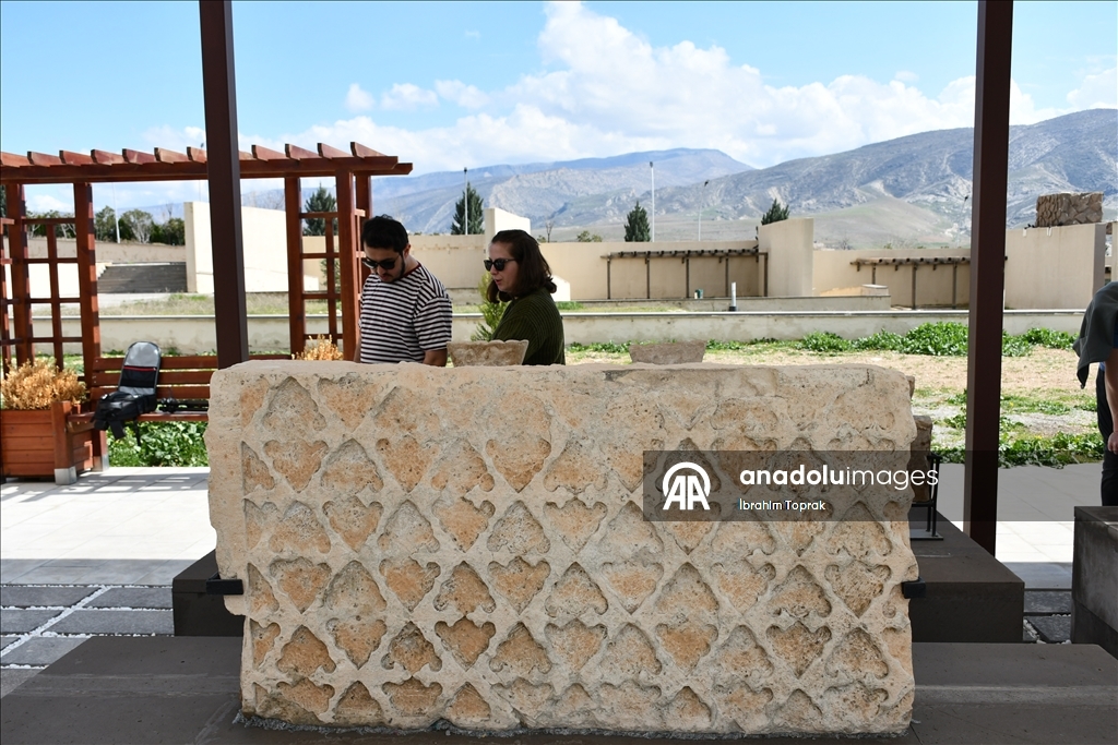 147 исторических артефактов, обнаруженных в Хасанкейфе, впервые представлены публике