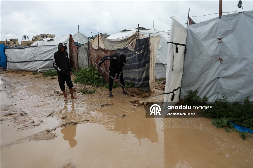 Мощные ливни в секторе Газа негативно повлияли на палестинцев, ютящихся в палатках