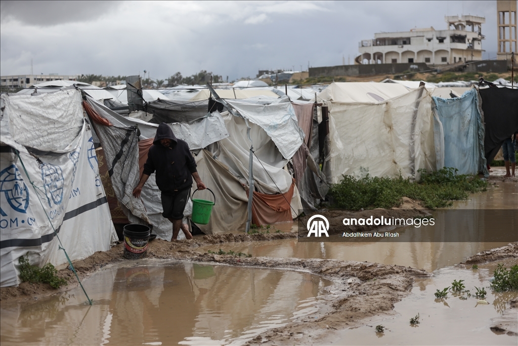 Мощные ливни в секторе Газа негативно повлияли на палестинцев, ютящихся в палатках