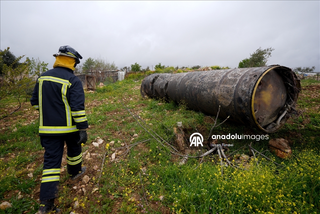 Фрагменты ракет, упавшие на оккупированном Западном берегу, причинили ущерб в ряде районов